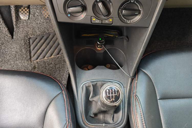 Used Volkswagen Polo 2011 1.4L Manual ZhiShang Edition Gear Lever