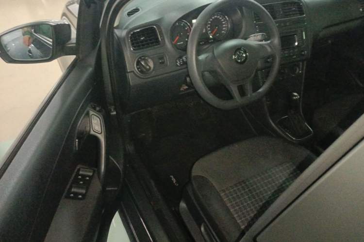 Used Volkswagen Polo 2014 1.4L Automatic Comfort Edition
