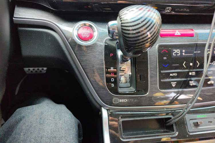 Used Honda Elysion 2016 2.4L Luxury Edition
