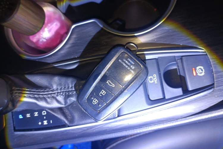 Used Toyota Camry 2021 2.0G Luxury Edition
