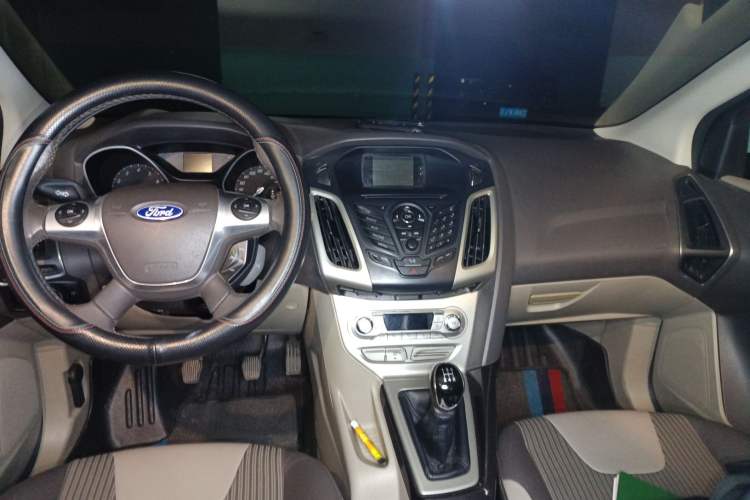 Used Ford Focus 2012 Hatchback 1.6L Manual Fashion Edition
