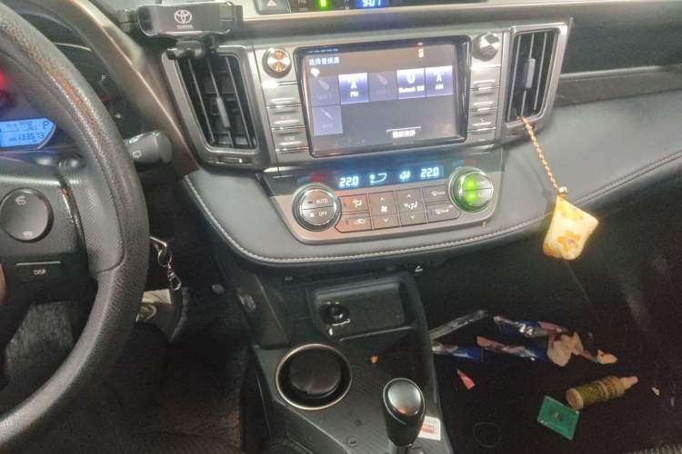 Used Toyota RAV4 2015 2.0L CVT Two-Wheel Drive Fashion Edition