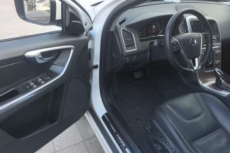 Used Volvo XC60 2017 T5 AWD Smart Upgrade Model