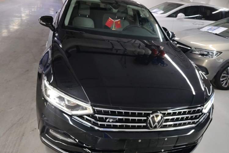 Used Volkswagen Magotan 2025 Zhongxiang Version 330TSI DSG Luxury Edition Front