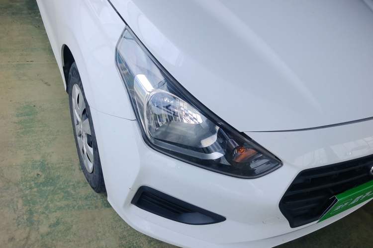 Used Hyundai Verna (older generation) 2020 1.4L Manual GL Refreshed Edition Right Front Headlight