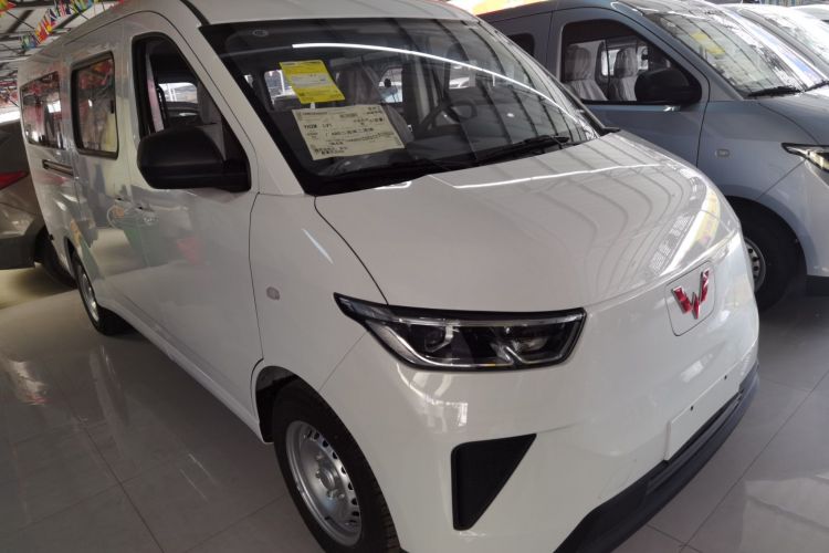 Used Wuling Yangguang 2025 Model 400km Bus Edition—Comfort Edition
