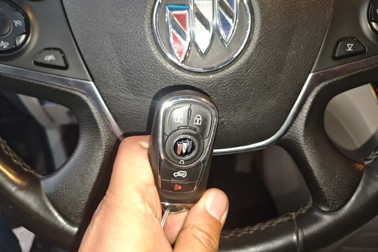 Used Buick GL8 2021 Land Cruiser Executive Class 652T Smart Luxury Model Vehicle Key