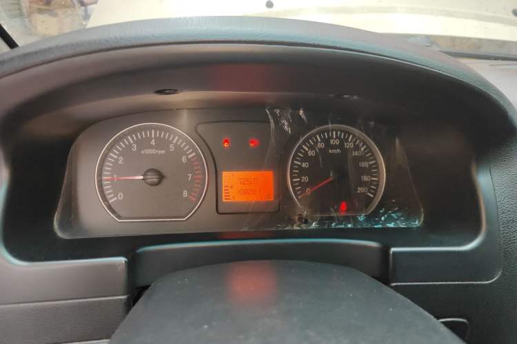 Used FORTHING Lingzhi 2013 M3 1.6L 7-Seater Luxury Model
