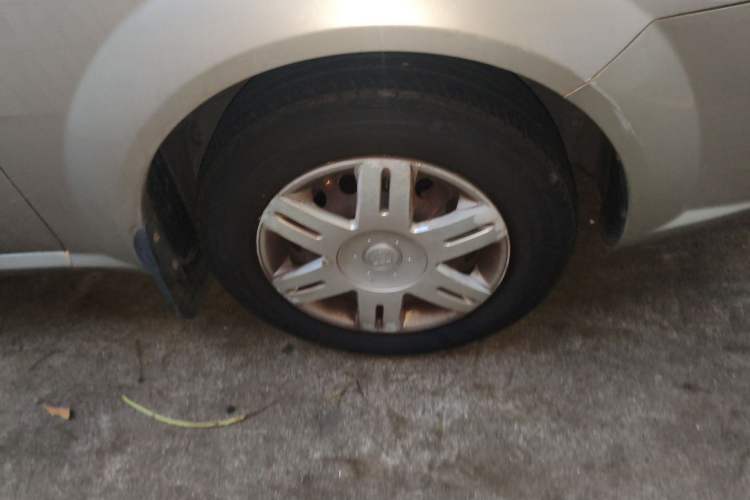 Used Buick Excelle 2013 1.5L Automatic Classic Model Right Front Wheel Hub