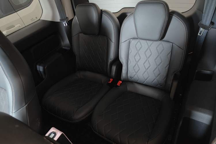 Used Baojun KiWi EV 2023 Smart Luxury Edition Ternary Lithium Interior 4