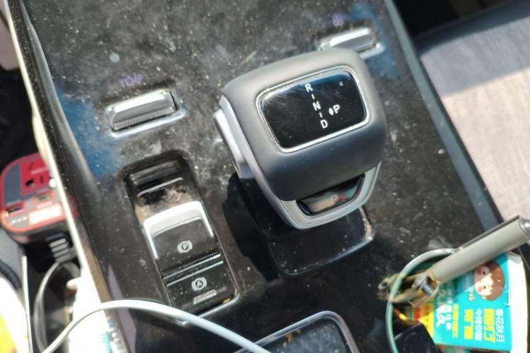 Used FORTHING Xinghai V9 2024 1.5TD 200km Chinese Knot Series Premium Edition Gear Lever