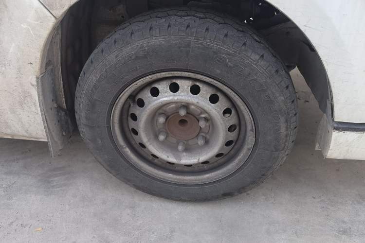 Used Farizon Xingxiang E6 2020 Van with High Roof 1365kg Payload Capacity Equipped with CATL's High-Energy Battery