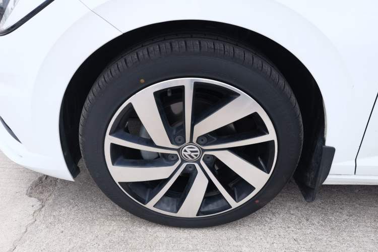 Used Volkswagen Sagitar 2022 280TSI DSG Excellence Edition Left Front Wheel Hub