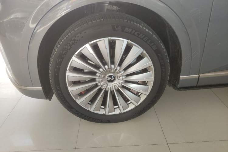 Used ONVO Luxeed L90 2025 Model—Ultra Six-Seater Version