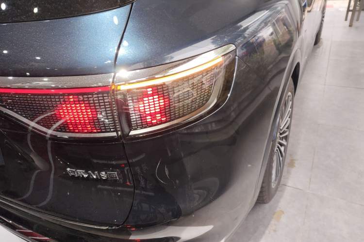 Used Hima AITO M8 2025 Model, Pure Electric Max+ Five-Seat All-Wheel-Drive Version
