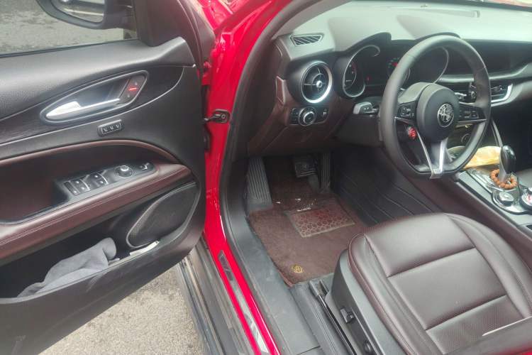 Used Alfa Romeo Stelvio 2017 2.0T 200HP Luxury Edition
