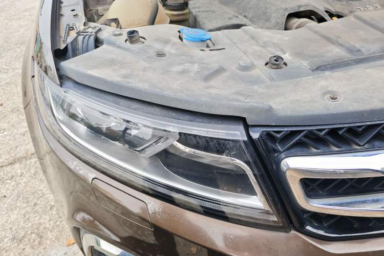 Used Zotye T600 2016 Sports Edition 1.5T Manual Luxury Model Right Front Headlight