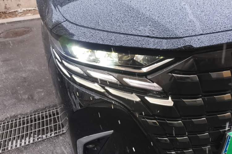 Used Toyota Alphard 2024 Dual-Engine 2.5L Deluxe Edition