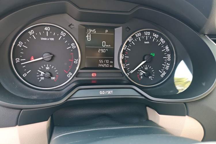 Used Skoda Octavia 2017 1.6L Automatic Chuanxing Edition Odometer Close Up