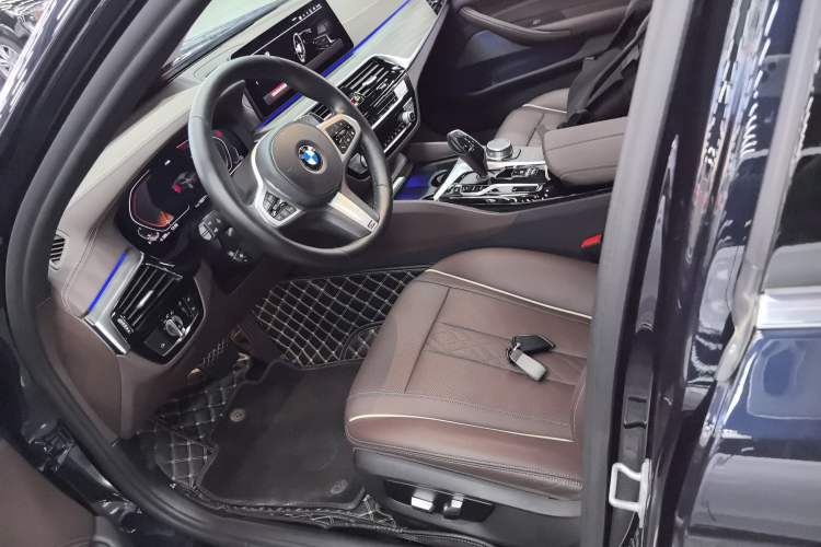 Used BMW 5 Series 2022 Restyled 530Li Leading Edition M Sport Package Left Front Seat