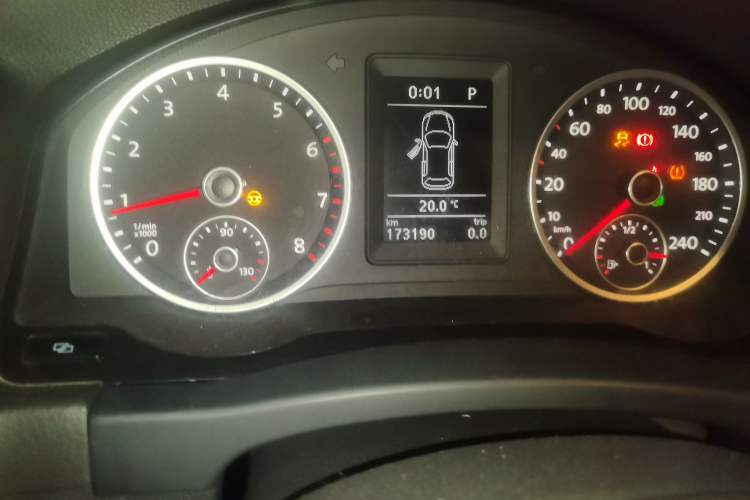 Used Volkswagen Tiguan 2010 2.0 TSI Automatic All-Wheel Drive Flagship Edition Odometer Close Up