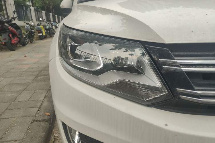 Used Volkswagen Tiguan 2015 1.8TSI Automatic Two-Wheel Drive Comfort Edition Right Front Headlight