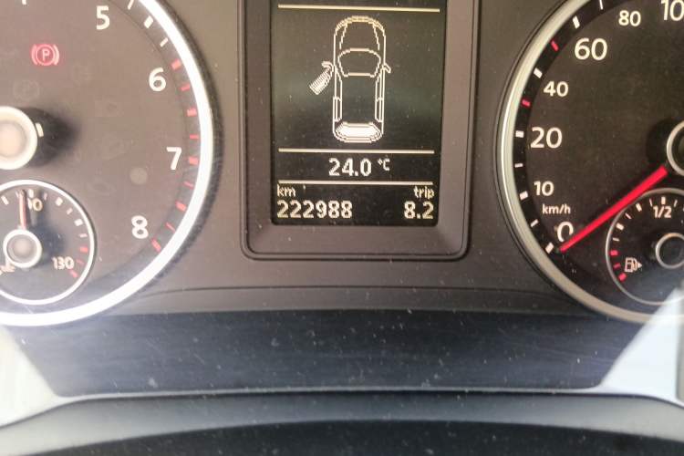 Used Volkswagen Tiguan 2012 1.8TSI Automatic Two-Wheel Drive Trend Edition Odometer Close Up