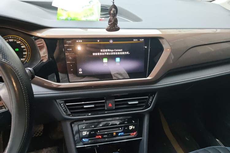 Used Volkswagen Tharu 2021 280TSI Two-Wheel-Drive Luxury Plus Edition Audio And AC Panel