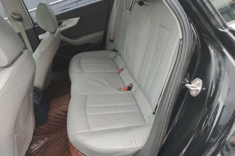 Used Audi A4L 2018 30th Anniversary Edition 40 TFSI Fashion Model
