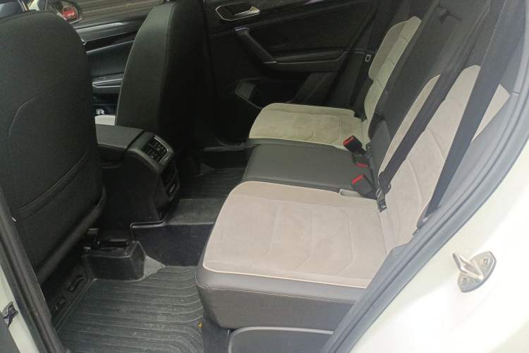 Used Volkswagen Tayron 2021 380TSI All-Wheel Drive R-Line Connected Version Left Rear Seat