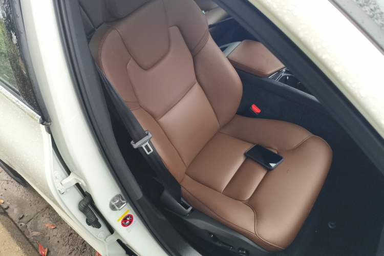 Used Volvo XC60 2025 B5 4x4 Smart Luxury Edition
