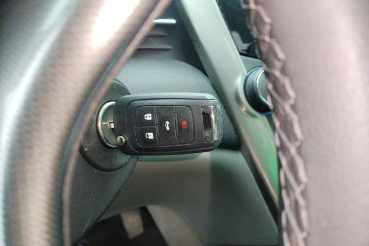 Used Chevrolet Malibu 2014 2.0L Automatic Luxury Edition Interior 1