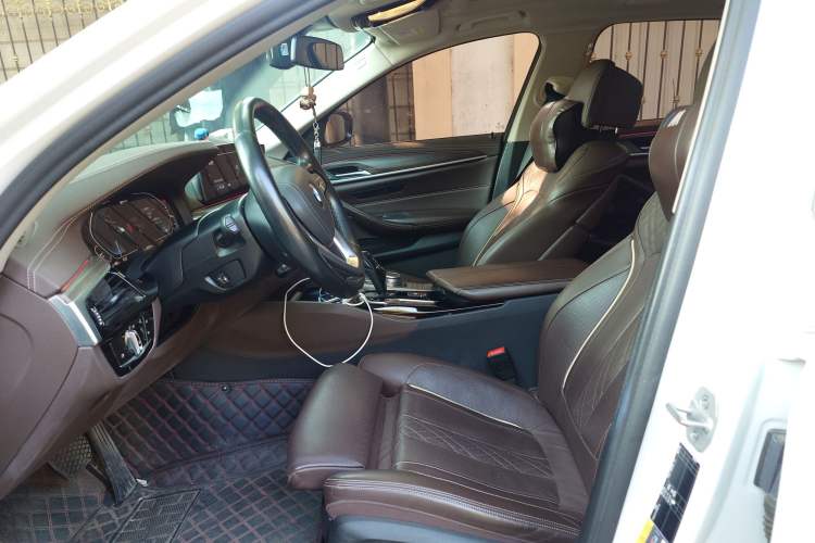 Used BMW 5 Series New Energy 2020 Mileage Upgrade Version 530Le Pioneer Edition Left Front Seat