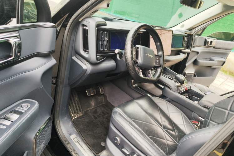 Used Formula Leopard 5 2023 Navigator Edition
