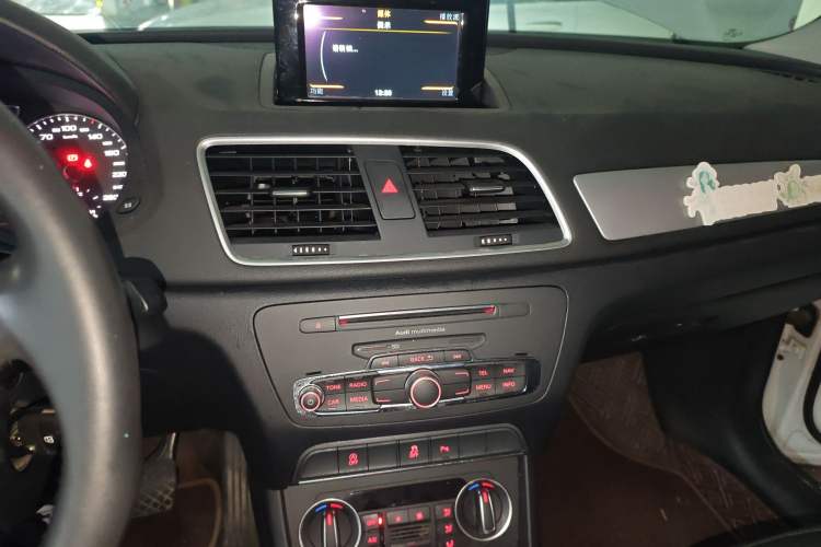 Used Audi Q3 2018 30th Anniversary Edition 30 TFSI Fashion Model Audio And AC Panel