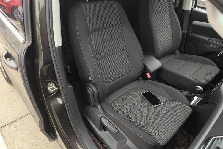 Used Volkswagen Sharan 2016 380TSI Comfort Edition 7-Seater Right Front Seat