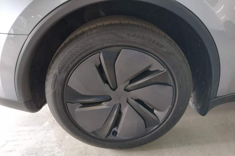 Used Tesla Model Y 2025 Rear-Wheel-Drive Version