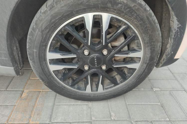 Used Chery QQ Little Ant 2022 Restyled Version Sweet Pink Edition Half-Sugar Version 30.6 kWh 30 kW 301 km Right Front Wheel Hub