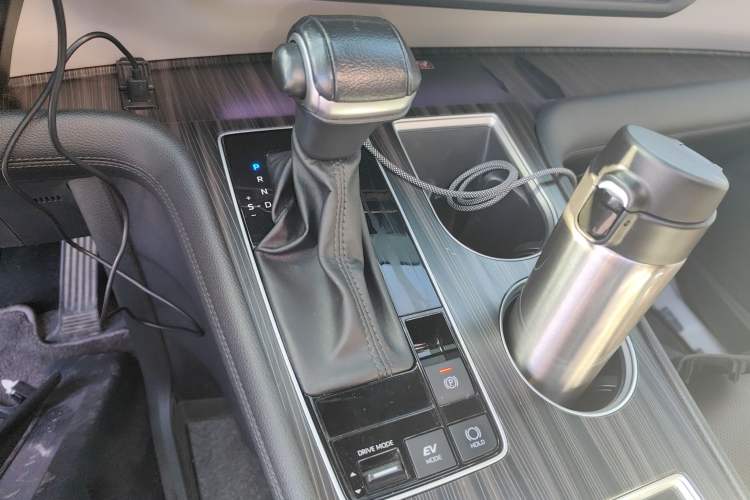 Used Toyota Granvia 2022 2.5L Hybrid Flagship Edition
