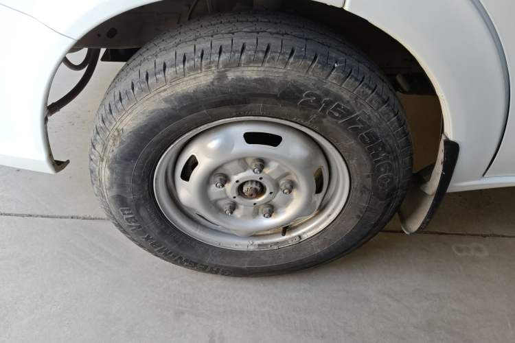 Used JMC Fushun 2023 2.0T Automatic Short-Wheelbase Mid-Top Commercial Multi-Purpose 6-Seater Passenger Vehicle