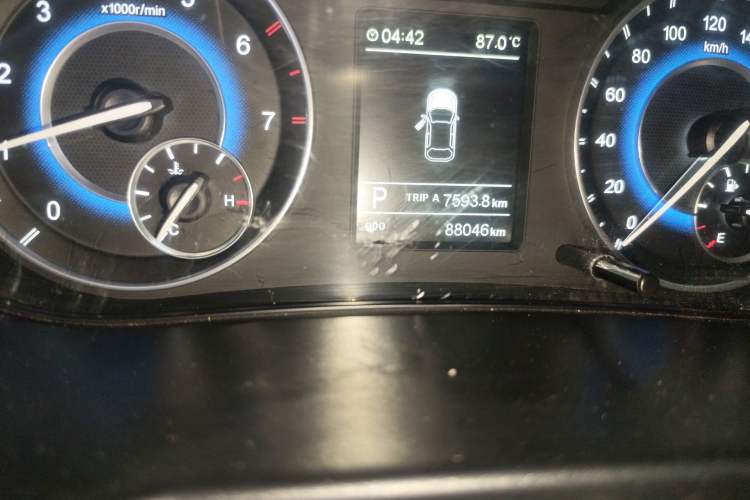 Used Dongfeng Fengon S560 2018 1.8L CVT Elite Model 7 Seats Odometer Close Up