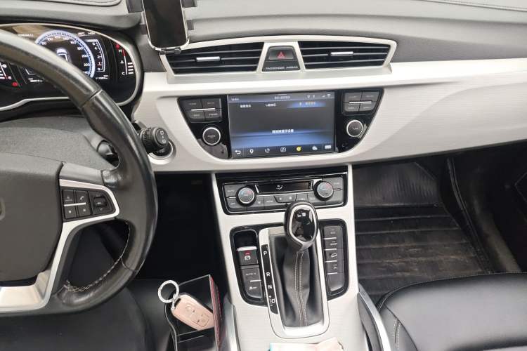 Used Geely Auto Emgrand X7 Sport 2016 1.8TD Automatic ZhiShang Model Audio And AC Panel