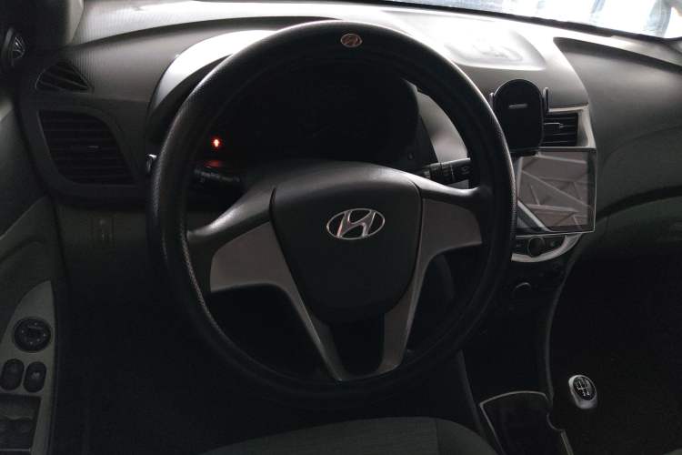 Used Hyundai Verna (older generation) 2014 1.4L Manual Smart GLS Trim Steering Wheel