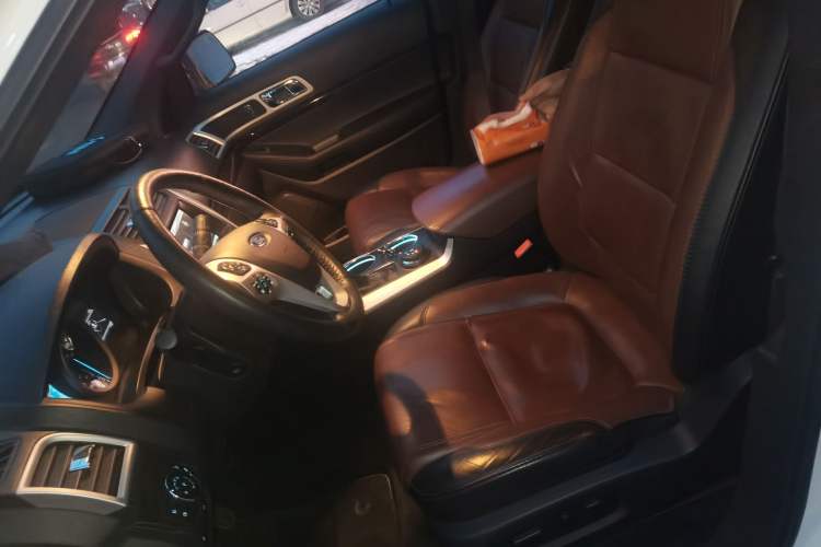 Used Ford Explorer 2013 3.5L Deluxe Model
