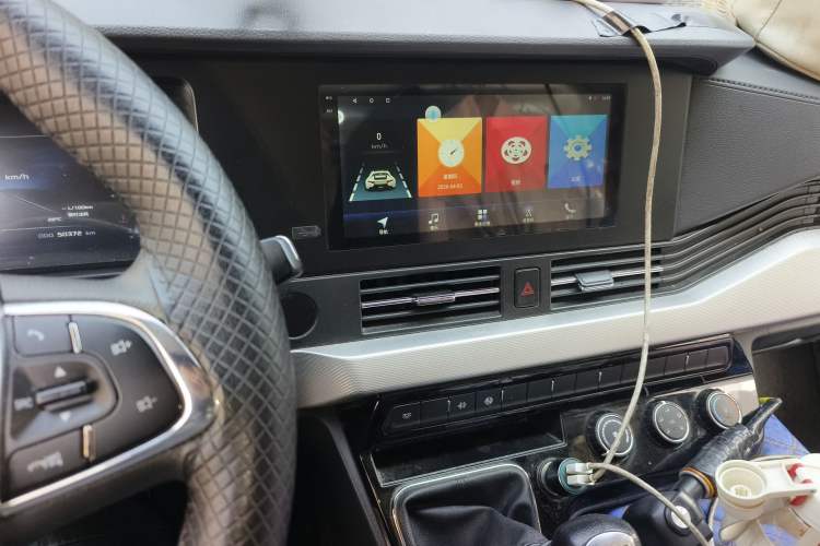 Used Dongfeng Yufeng 2023 V9+ 2.3T Manual Rear-Drive Cargo Van with Dual Rear Tires 3-Seater Audio And AC Panel