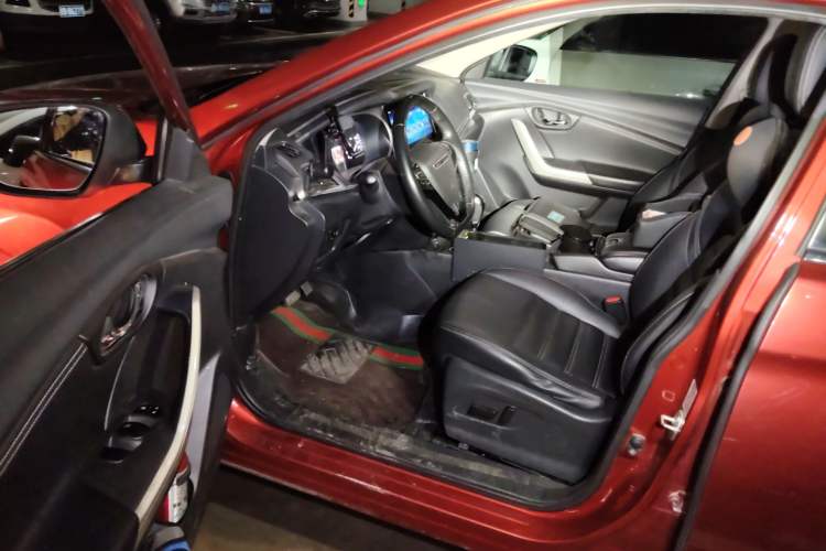 Used Venucia T90 2018 2.0L CVT Smart Connect Luxury Edition China V Standard