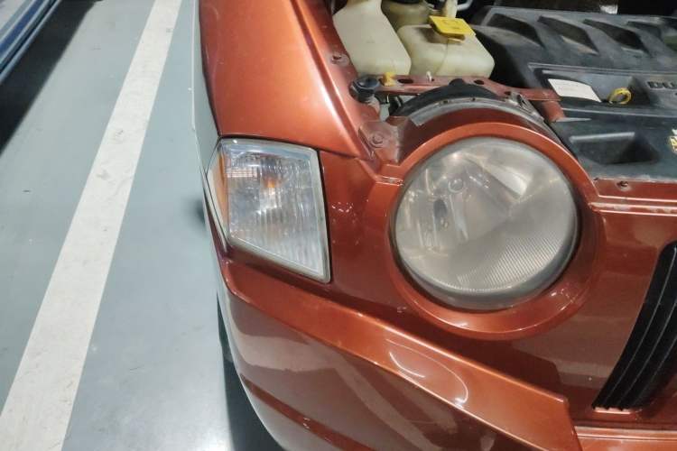 Used Jeep Compass 2007 2.4L four-wheel drive sport version Right Front Headlight