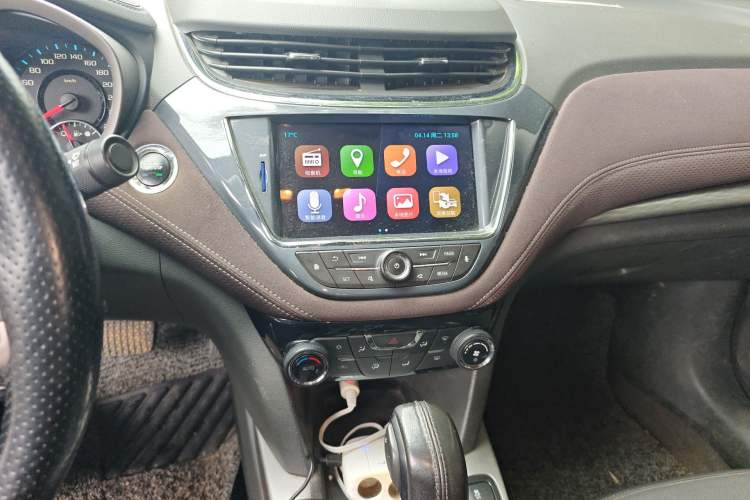 Used Chevrolet Malibu 2017 1.5T Automatic Luxury Edition Audio And AC Panel