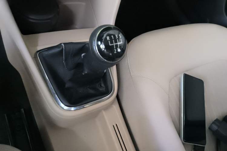 Used Volkswagen Jetta 2013 1.6L Manual Comfort Model Gear Lever