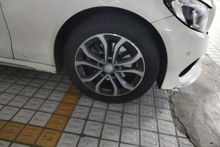 Used Mercedes-Benz C-Class 2015 Restyled C 180 L Sport Edition Right Front Wheel Hub